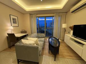 H Sukhumvit 43 spacious private comfortable 16th floor BTS Phrom Phong