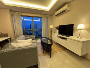 H Sukhumvit 43 spacious private comfortable 16th floor BTS Phrom Phong ภาพที่ 2